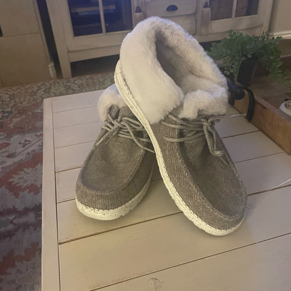 Cozy Gray Ankle Boots with Faux Fur Lining